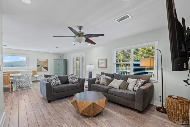 a view of a kitchen and kitchen island