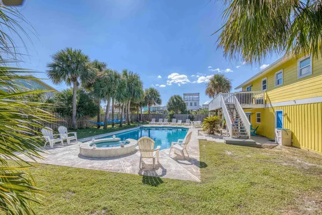 a view of a backyard with palm trees