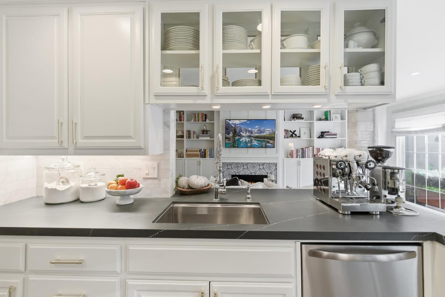 20 Willow Road, Unit 7 Menlo Park, CA 94025 - Photo 12 of 24 a kitchen with cabinets and window