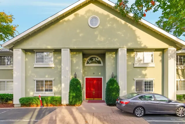 $888,888 | 20 Willow Road, Unit 7, Menlo Park, CA 94025