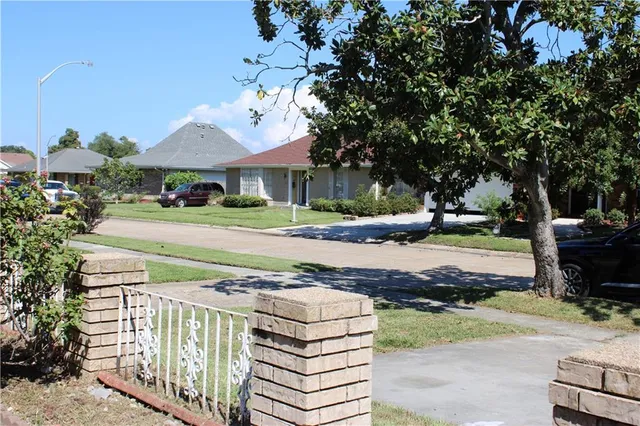 $305,000 | 75 Lucaya Drive, Kenner, LA 70065