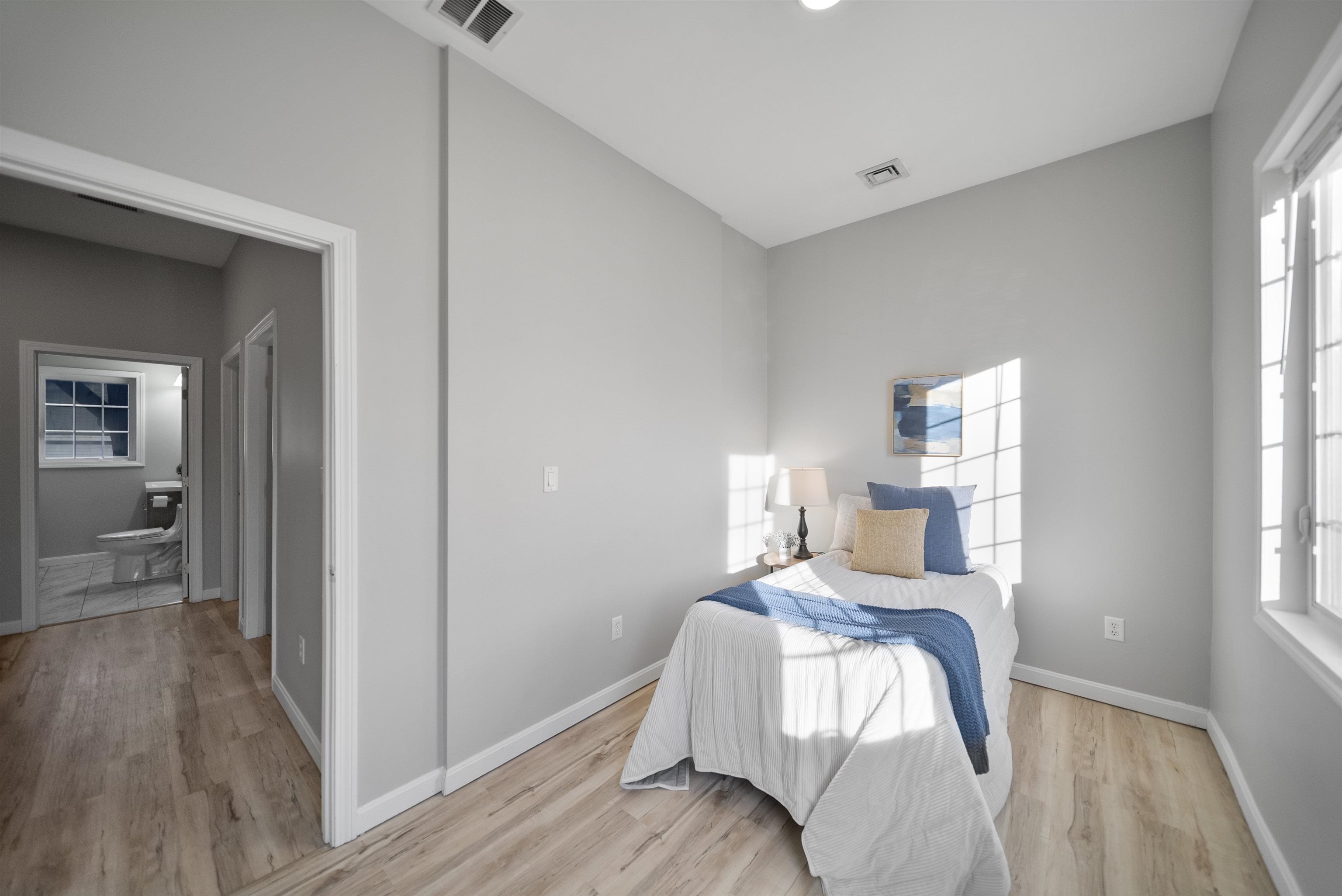 33 West Elmhurst Avenue, Unit B Manchester, NH 03103 - Photo 12 of 23