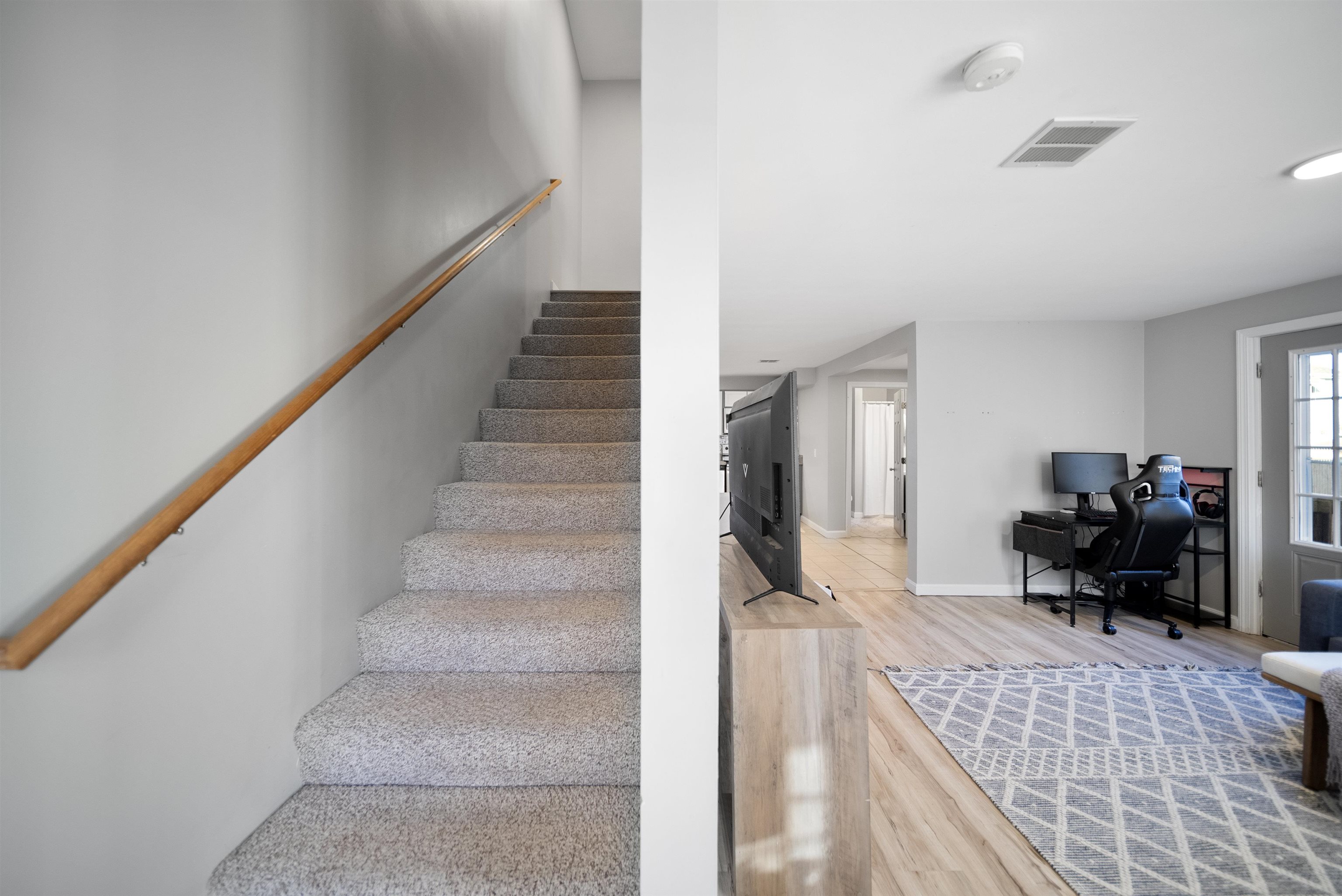 33 West Elmhurst Avenue, Unit B Manchester, NH 03103 - Photo 5 of 23