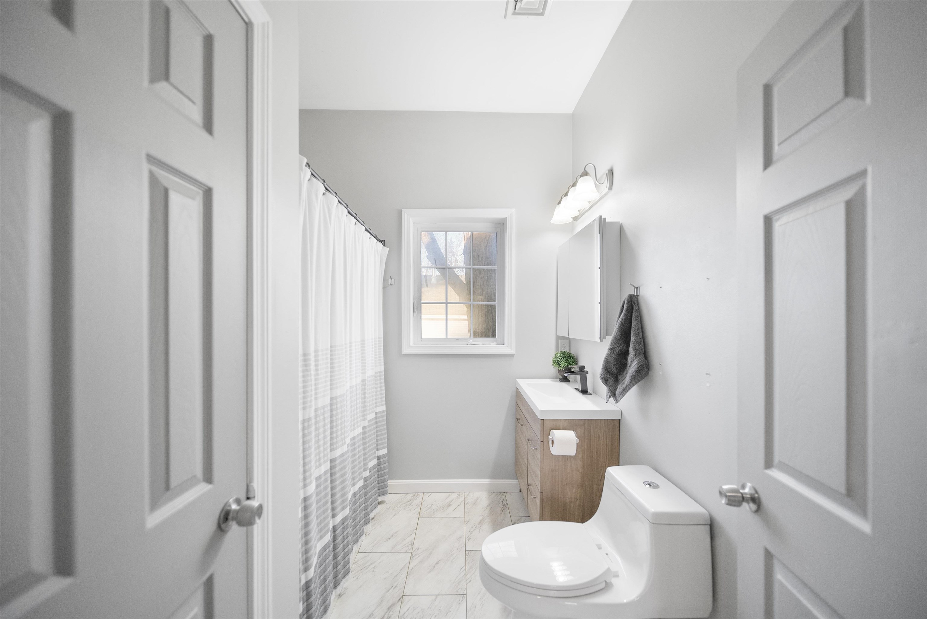 33 West Elmhurst Avenue, Unit B Manchester, NH 03103 - Photo 6 of 23