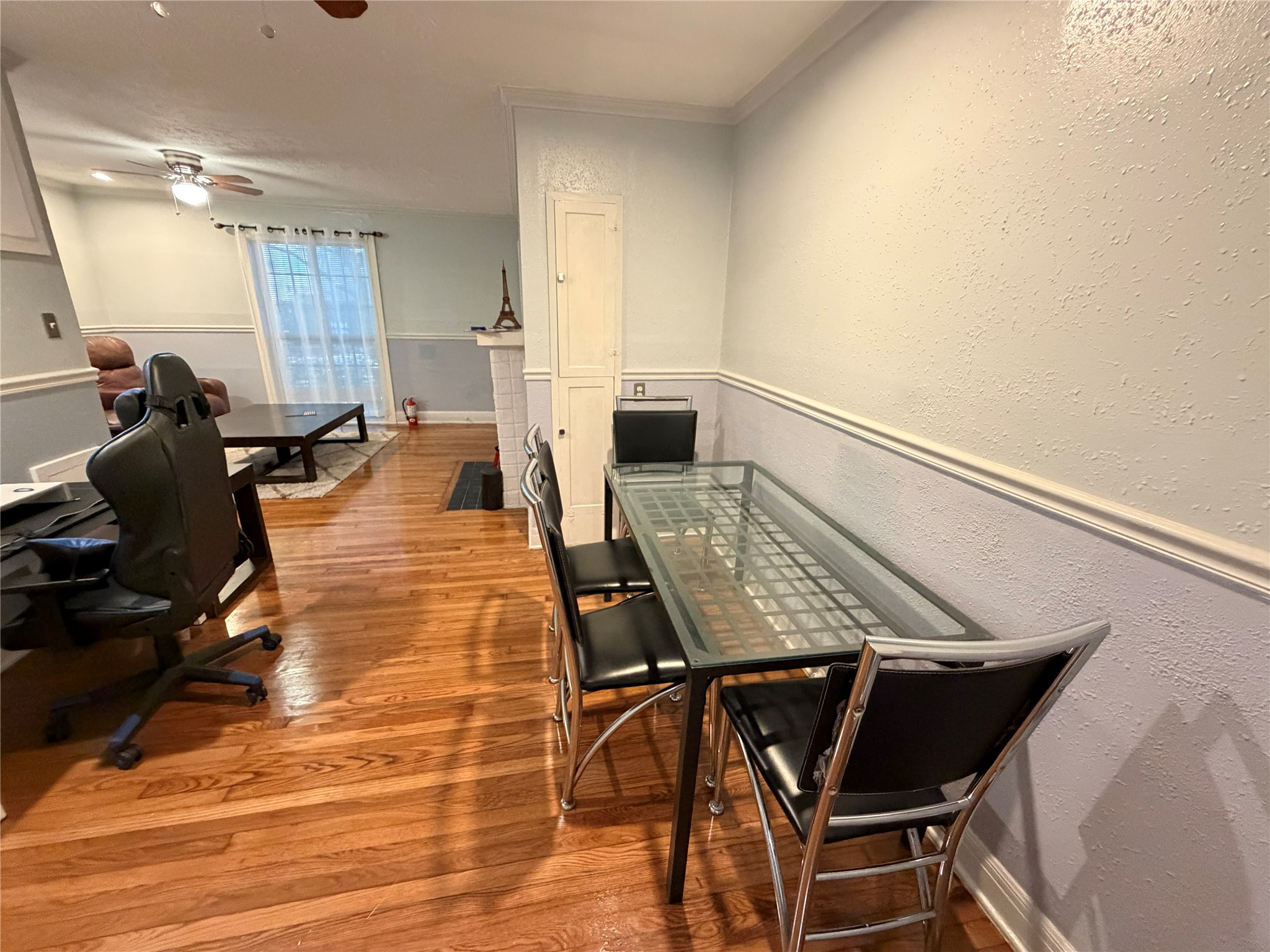 1109 Autrey Street, Unit 1 Houston, TX 77006 - Photo 28 of 28 Open concept floorplan with wood floors! Family room, breakfast area plus enough space for a desk! Furniture included in lease if you are interested!