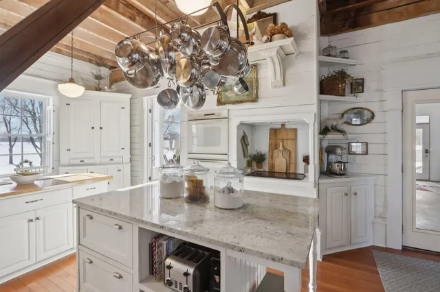 $849,900 | 33511 Old Mill Drive, Lone Rock, WI 53556