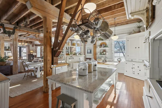 $849,900 | 33511 Old Mill Drive, Lone Rock, WI 53556