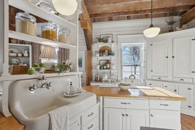 $849,900 | 33511 Old Mill Drive, Lone Rock, WI 53556