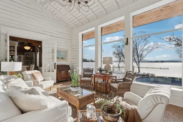 $849,900 | 33511 Old Mill Drive, Lone Rock, WI 53556