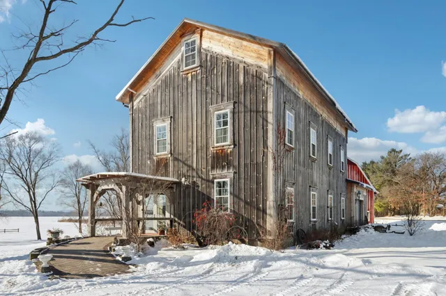 $849,900 | 33511 Old Mill Drive, Lone Rock, WI 53556