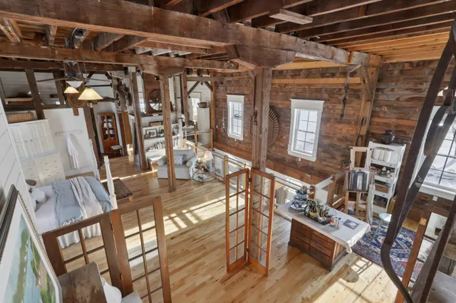 $849,900 | 33511 Old Mill Drive, Lone Rock, WI 53556