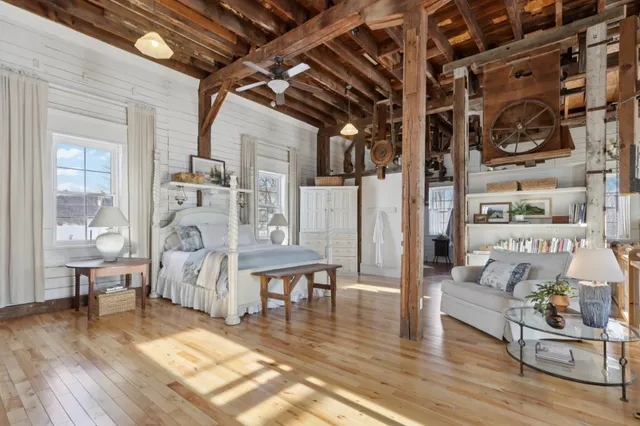 $849,900 | 33511 Old Mill Drive, Lone Rock, WI 53556