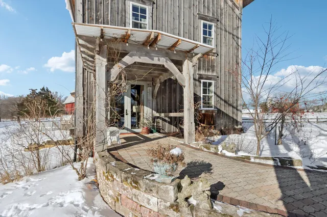 $849,900 | 33511 Old Mill Drive, Lone Rock, WI 53556