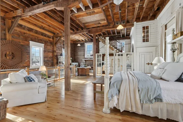 $849,900 | 33511 Old Mill Drive, Lone Rock, WI 53556