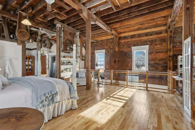 $849,900 | 33511 Old Mill Drive, Lone Rock, WI 53556