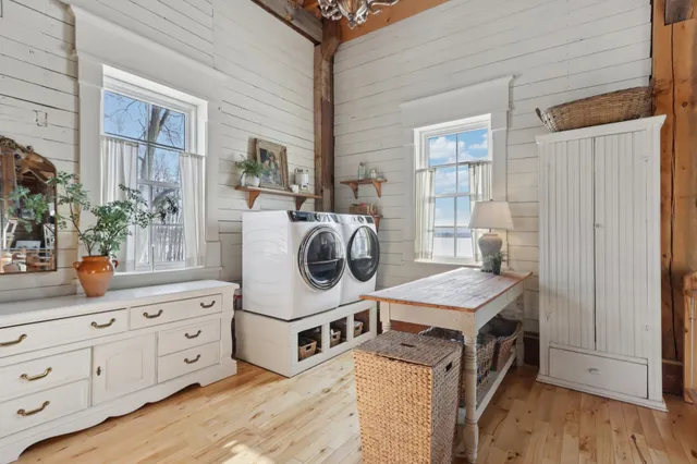 $849,900 | 33511 Old Mill Drive, Lone Rock, WI 53556