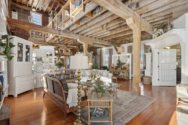 $849,900 | 33511 Old Mill Drive, Lone Rock, WI 53556