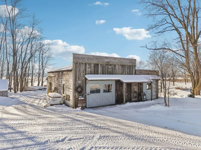 $849,900 | 33511 Old Mill Drive, Lone Rock, WI 53556