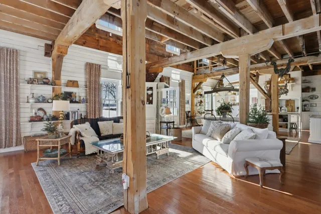 $849,900 | 33511 Old Mill Drive, Lone Rock, WI 53556