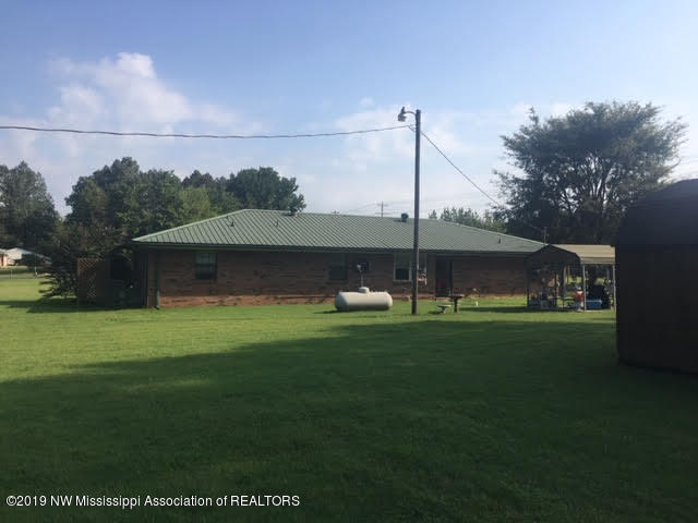 17 Oak Road Byhalia, MS 38611 - Photo 1 of 7 back