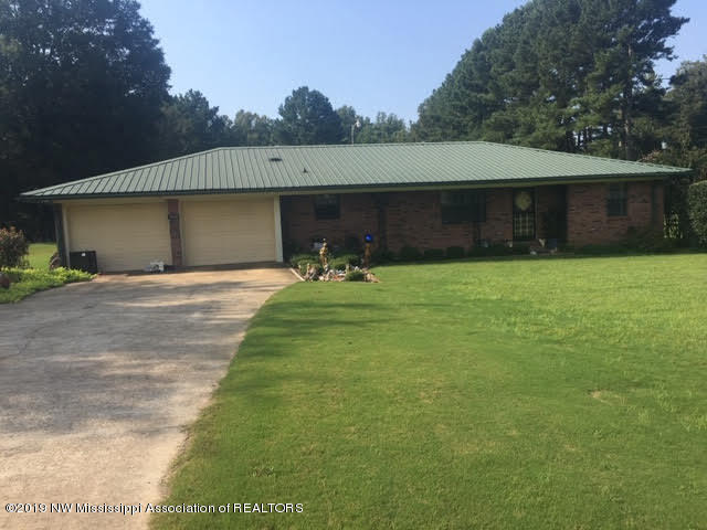 17 Oak Road Byhalia, MS 38611 - Photo 2 of 7 front