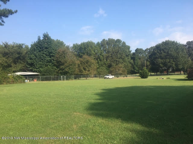 17 Oak Road Byhalia, MS 38611 - Photo 5 of 7 side