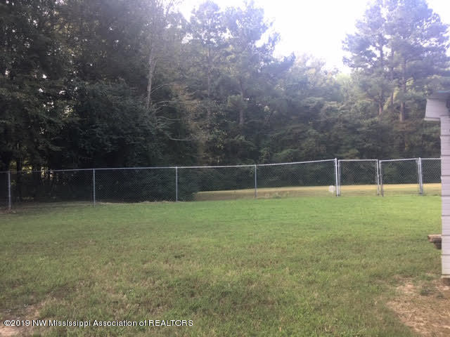 17 Oak Road Byhalia, MS 38611 - Photo 7 of 7 yard