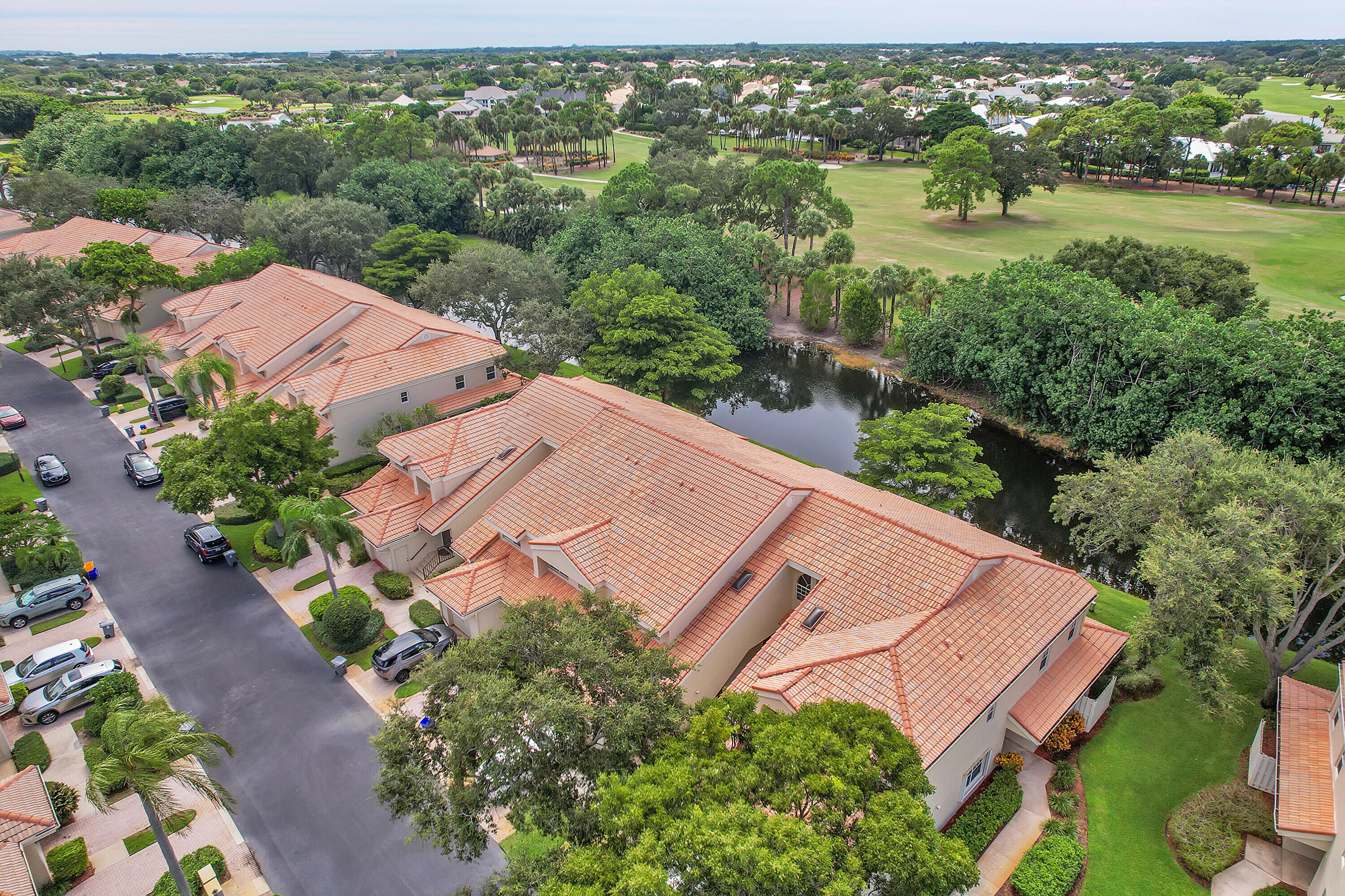 17270 Boca Club Boulevard, Unit 1702 Boca Raton, FL 33487 - Photo 33 of 41 an aerial view of house with yard