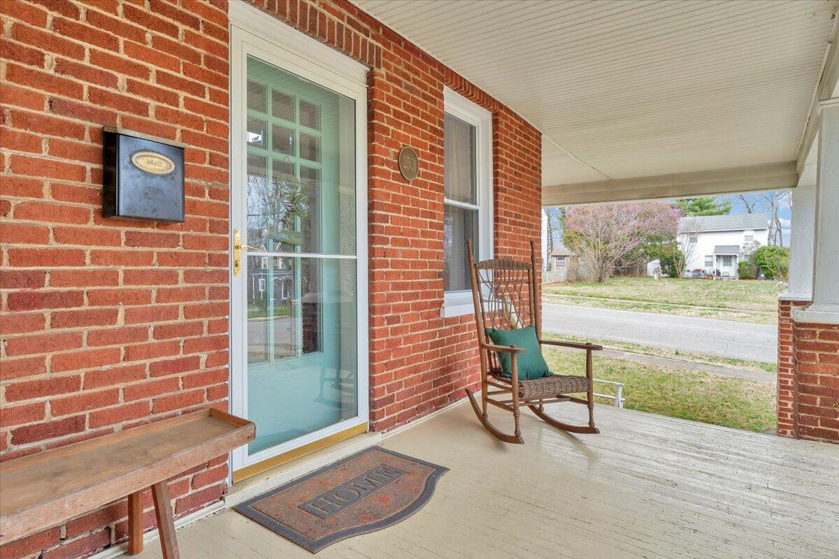 2501 Weaver Road Southwest Roanoke, VA 24015 - Photo 5 of 36 06-MIB06573