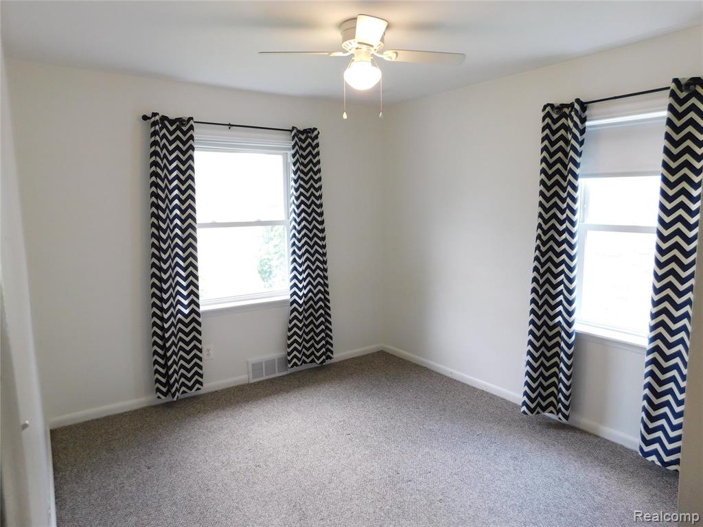 16740 College Fraser, MI 48026 - Photo 19 of 28