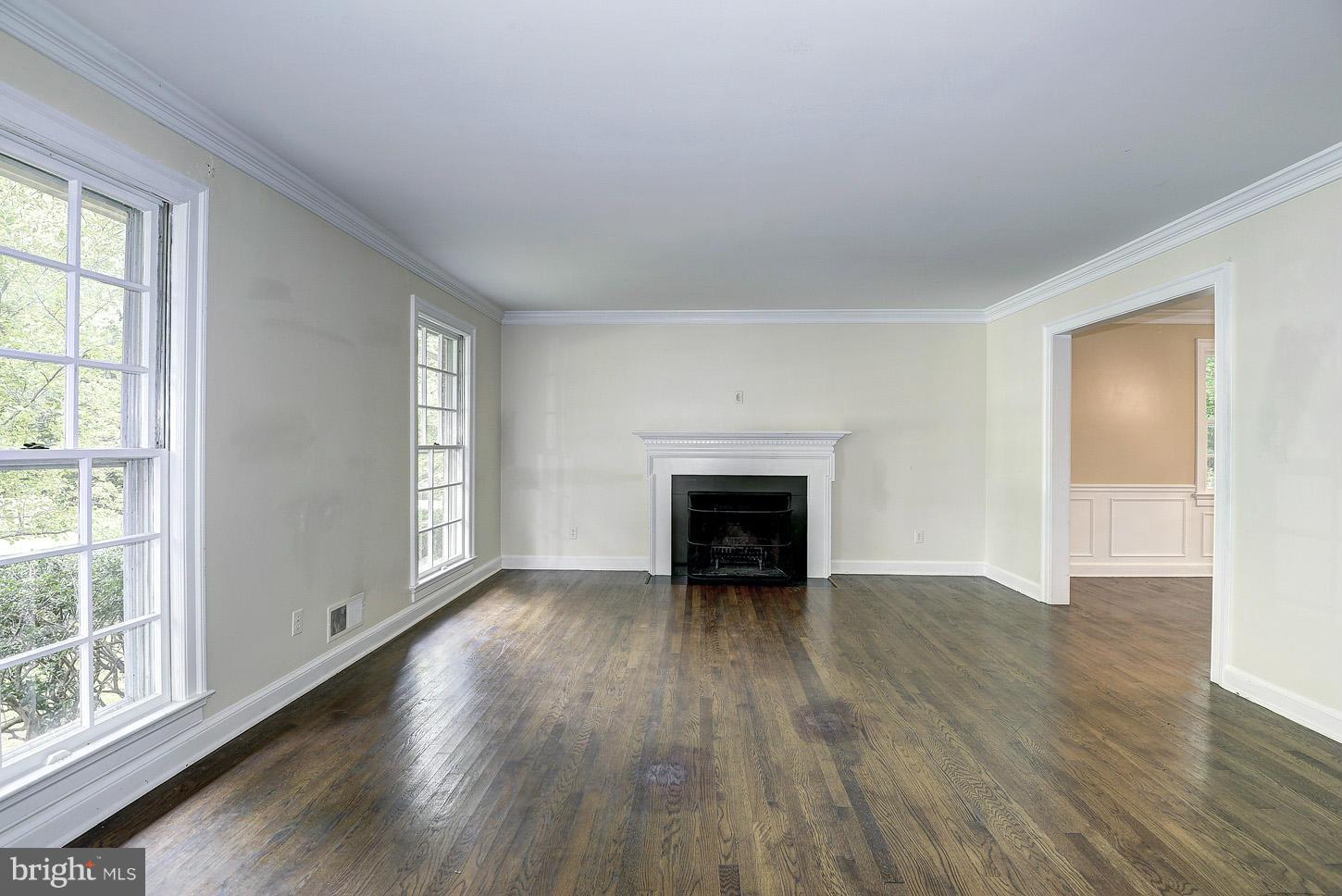 10516 Gainsborough Road Potomac, MD 20854 - Photo 6 of 30 FOYER TO LIVING ROOM