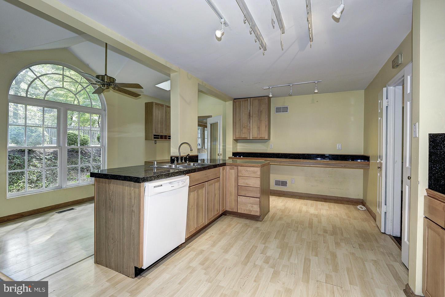 10516 Gainsborough Road Potomac, MD 20854 - Photo 9 of 30 DINING TO KITCHEN