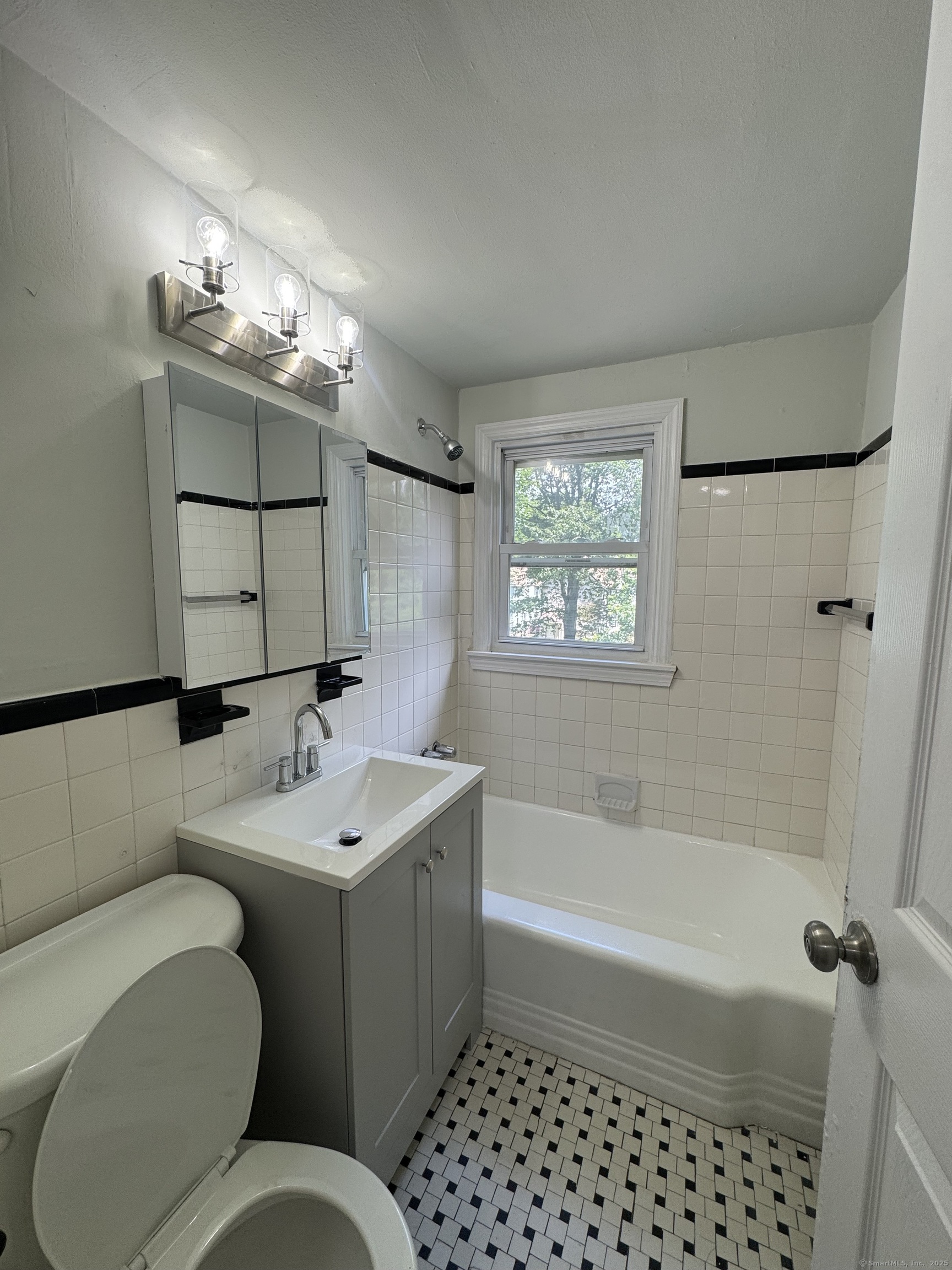 35 Goodyear Street, Unit 2 New Haven, CT 06511 - Photo 7 of 10 a bathroom with a toilet a sink and bathtub
