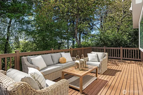 $1,697,000 | 10543 158th Avenue Northeast, Redmond, WA 98052