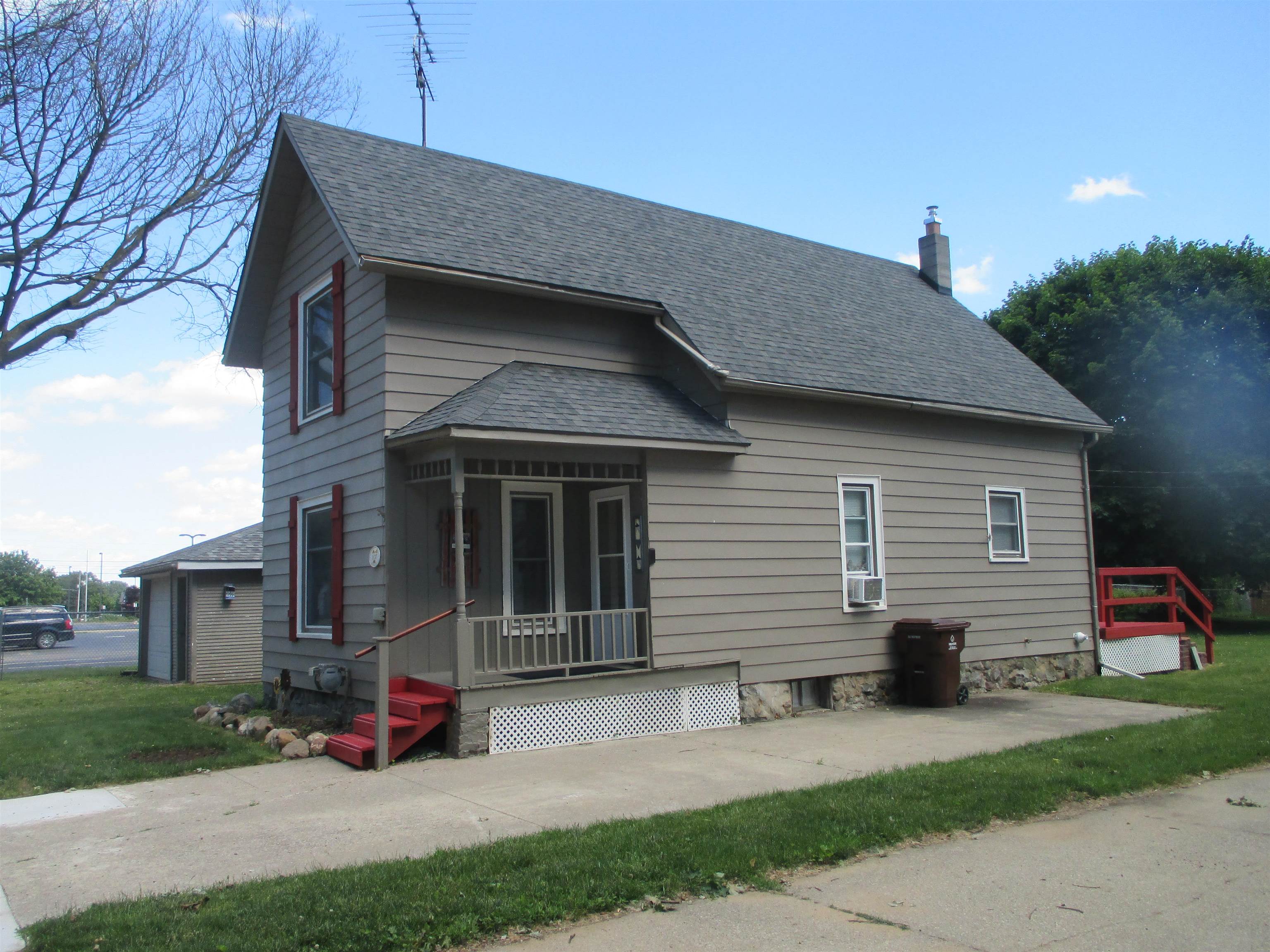 107 West Hall Street Shepherd, MI 48883 - Photo 2 of 20