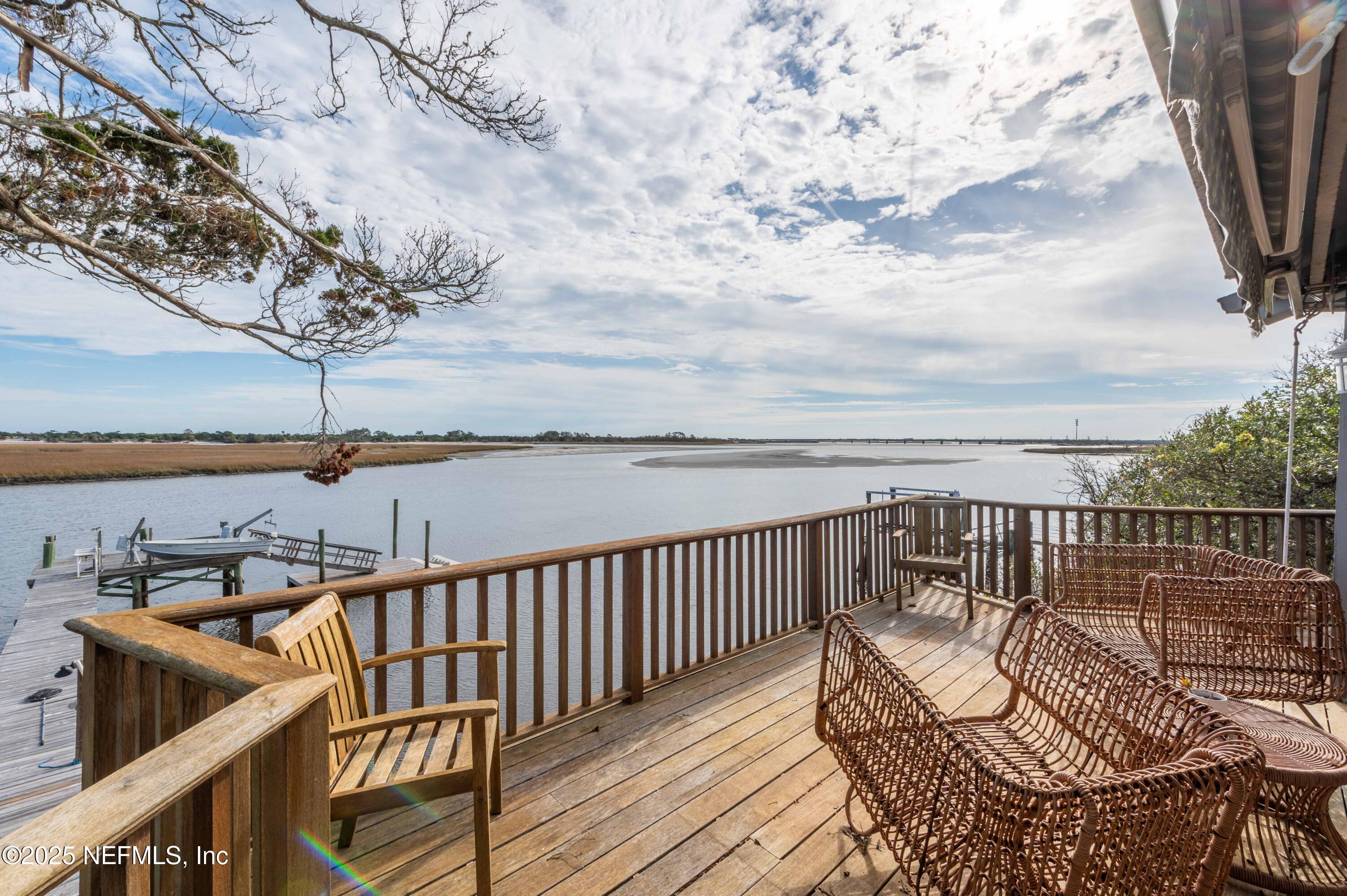11255 Fort George Road Jacksonville, FL 32226 - Photo 4 of 38 a view of balcony with staircase