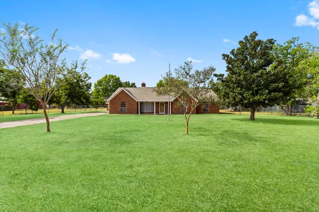 a view of a house with a backyard