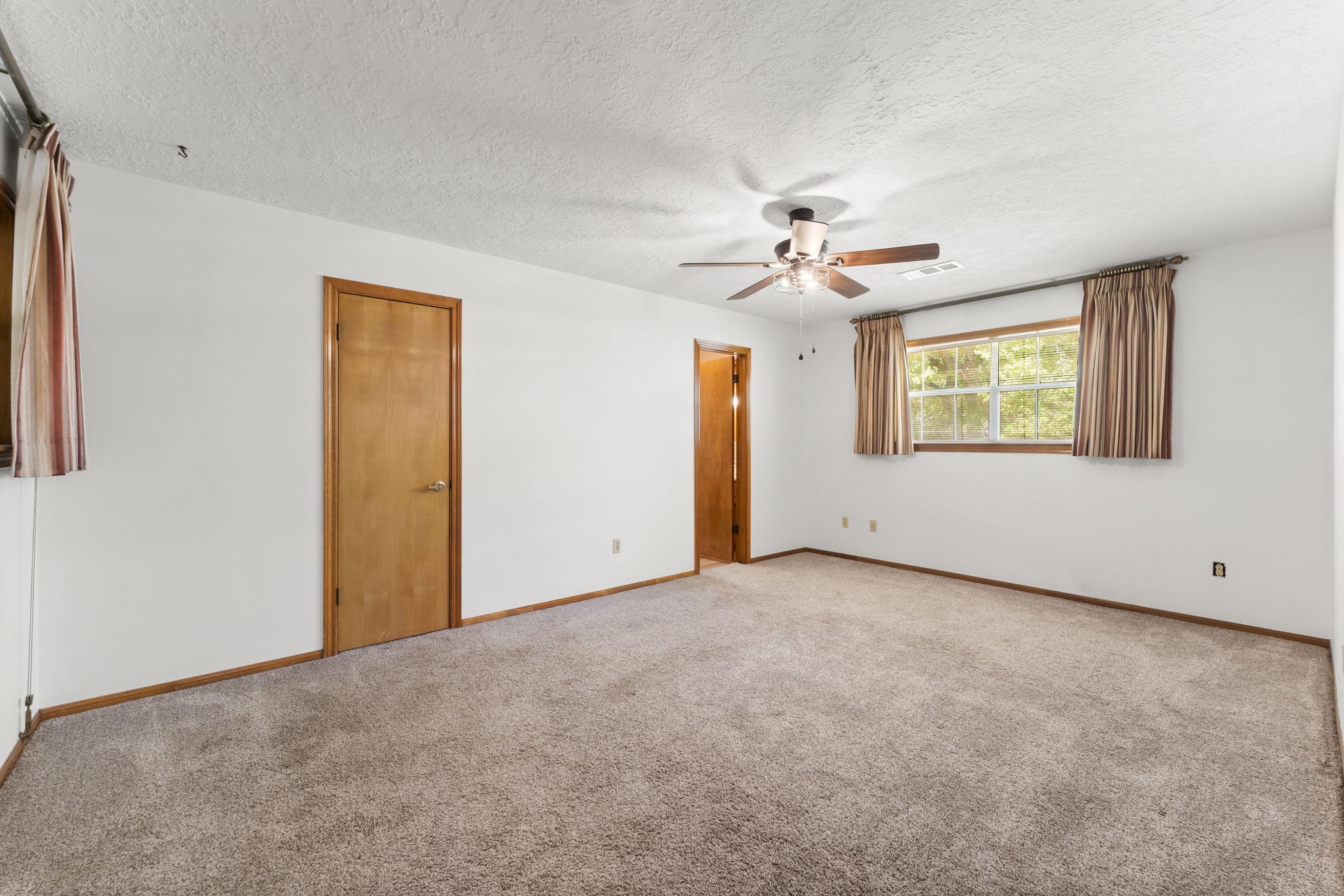 2810 Lilac Street Pasadena, TX 77503 - Photo 26 of 38 an empty room with windows and fan