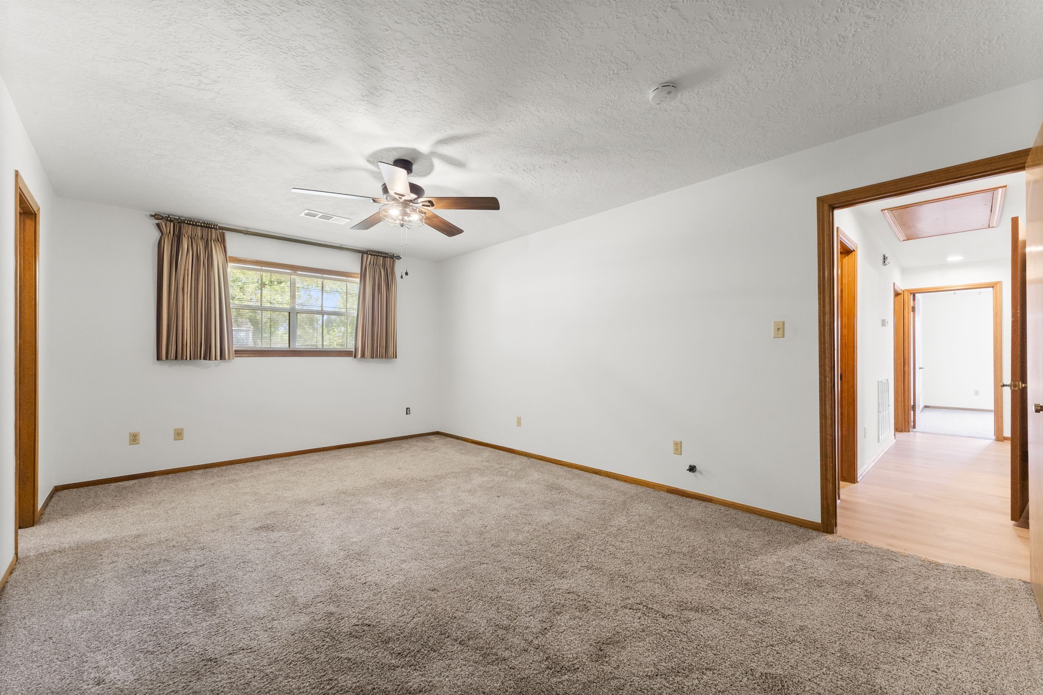 2810 Lilac Street Pasadena, TX 77503 - Photo 27 of 38 an empty room with chandelier fan and windows