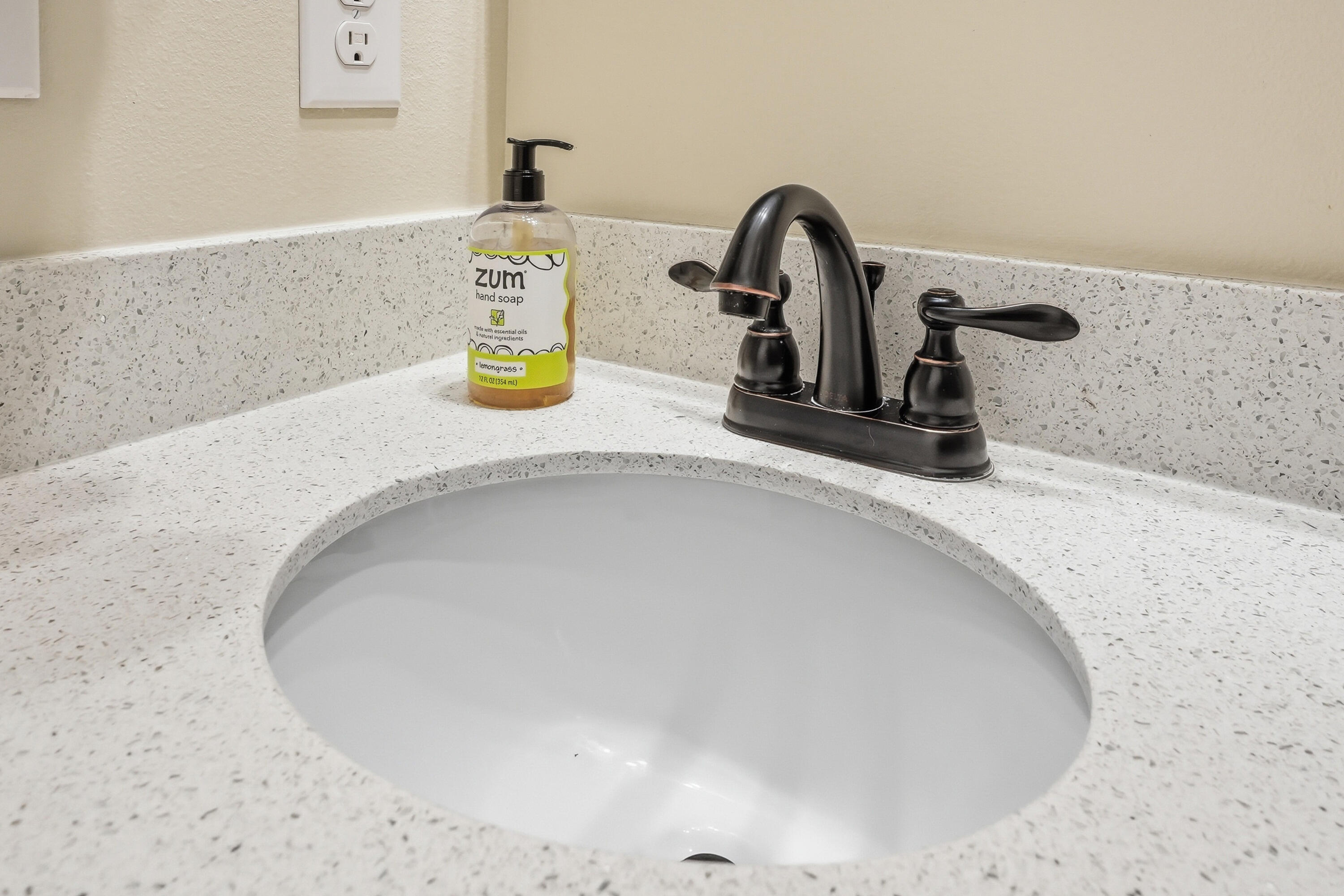 5463 Monterrey Road Crestview, FL 32539 - Photo 48 of 71 5463 monterrey rd interiors-38