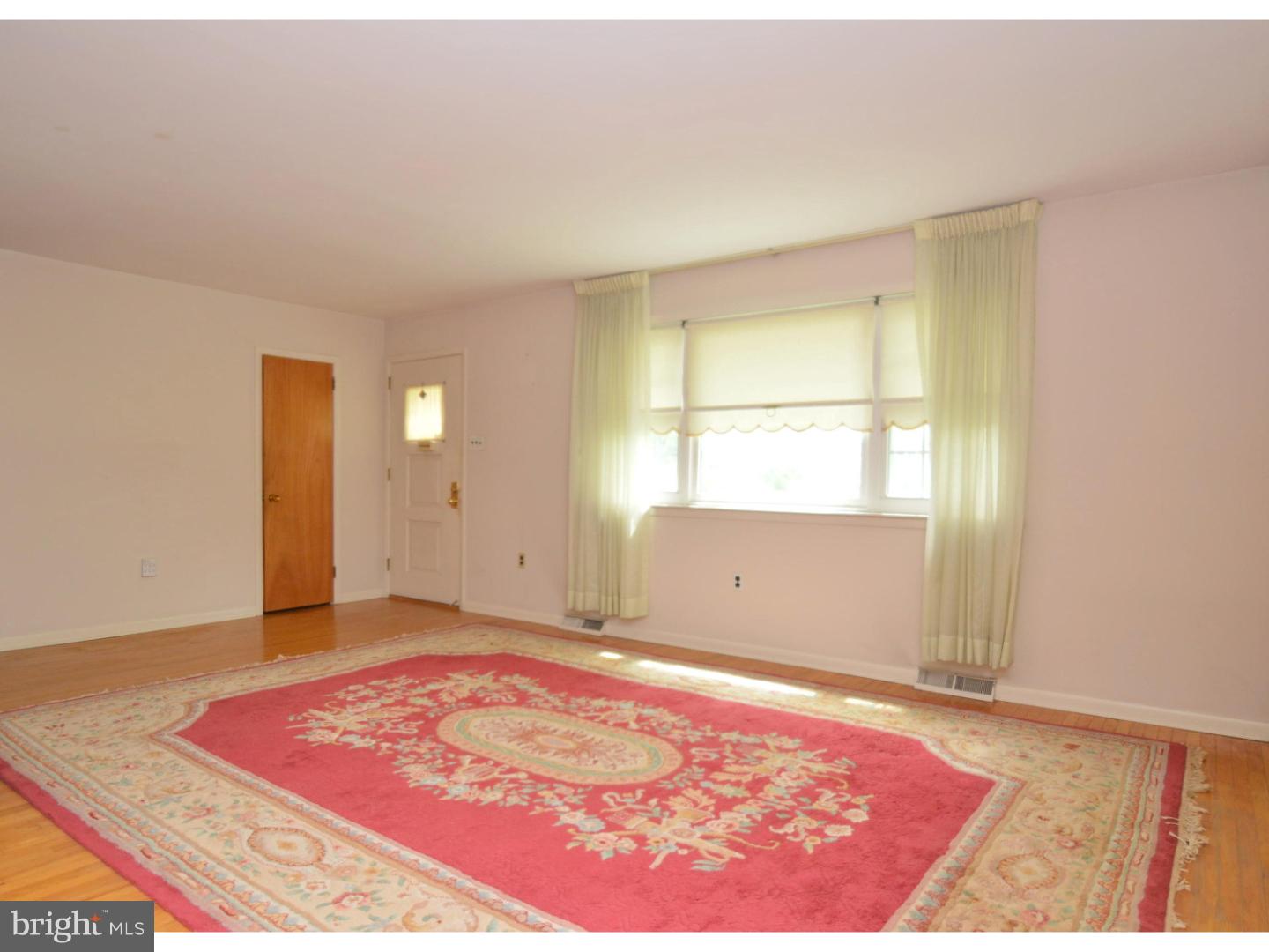 1208 Dahlia Road Warminster, PA 18974 - Photo 2 of 16 Gallery Image 2