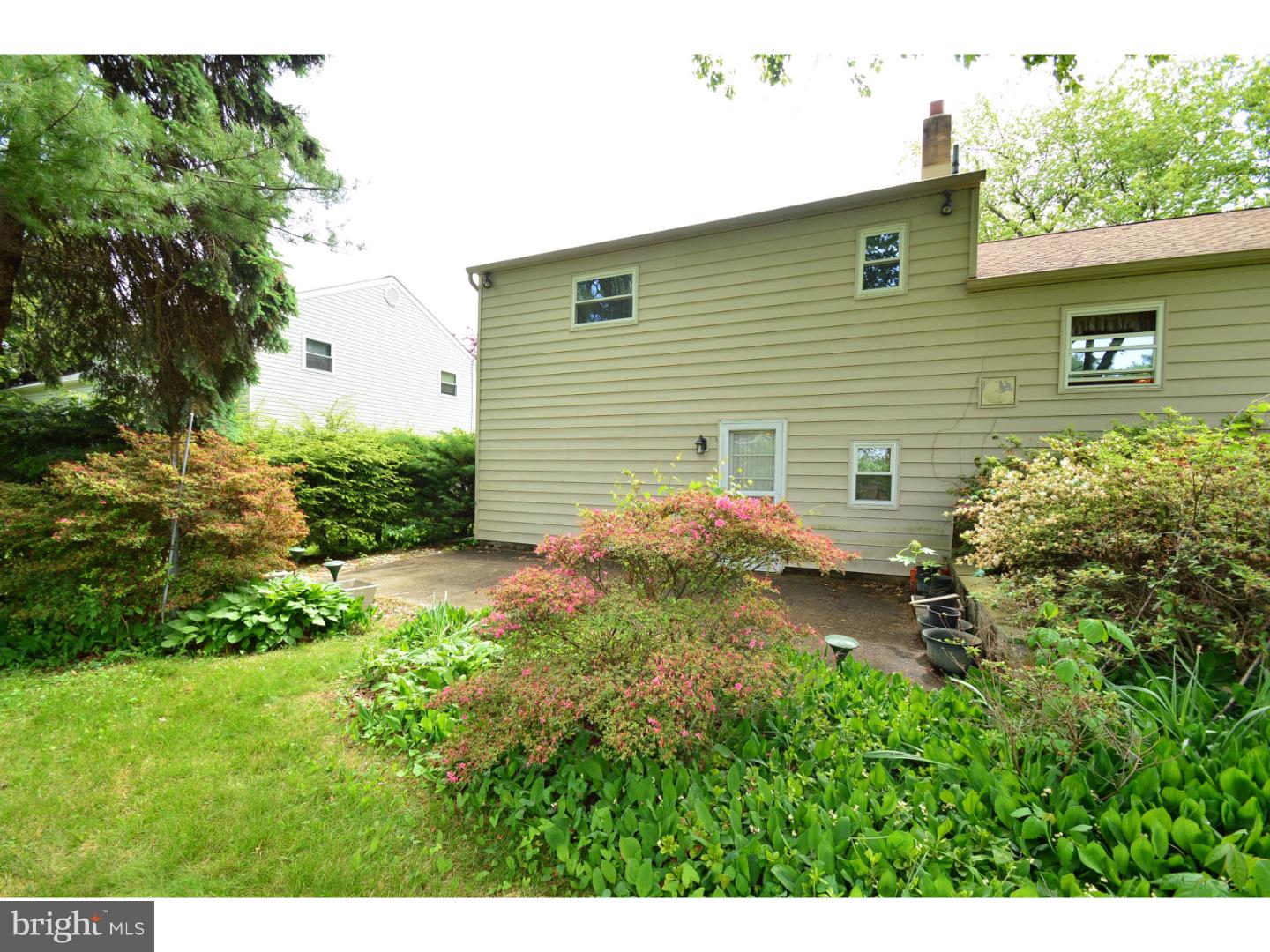 1208 Dahlia Road Warminster, PA 18974 - Photo 13 of 16 Gallery Image 13