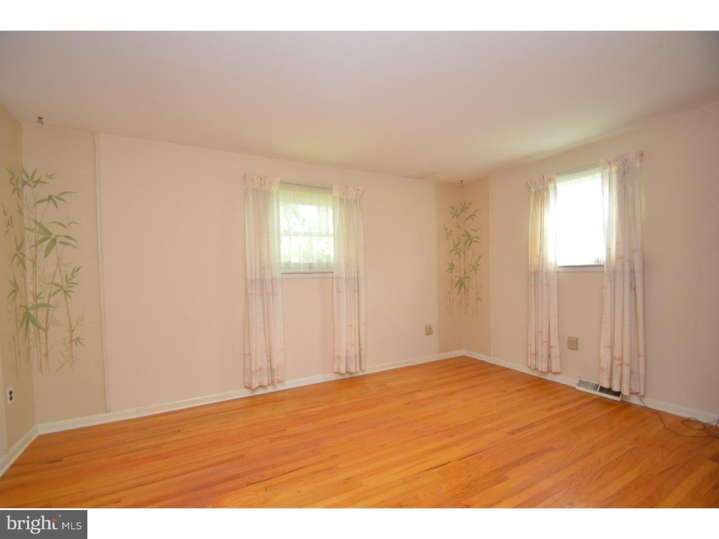 1208 Dahlia Road Warminster, PA 18974 - Photo 7 of 16 Gallery Image 7