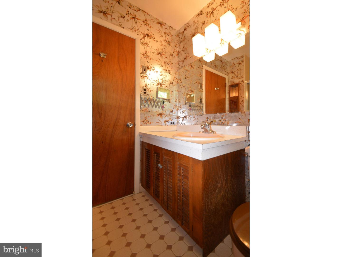 1208 Dahlia Road Warminster, PA 18974 - Photo 9 of 16 Gallery Image 9