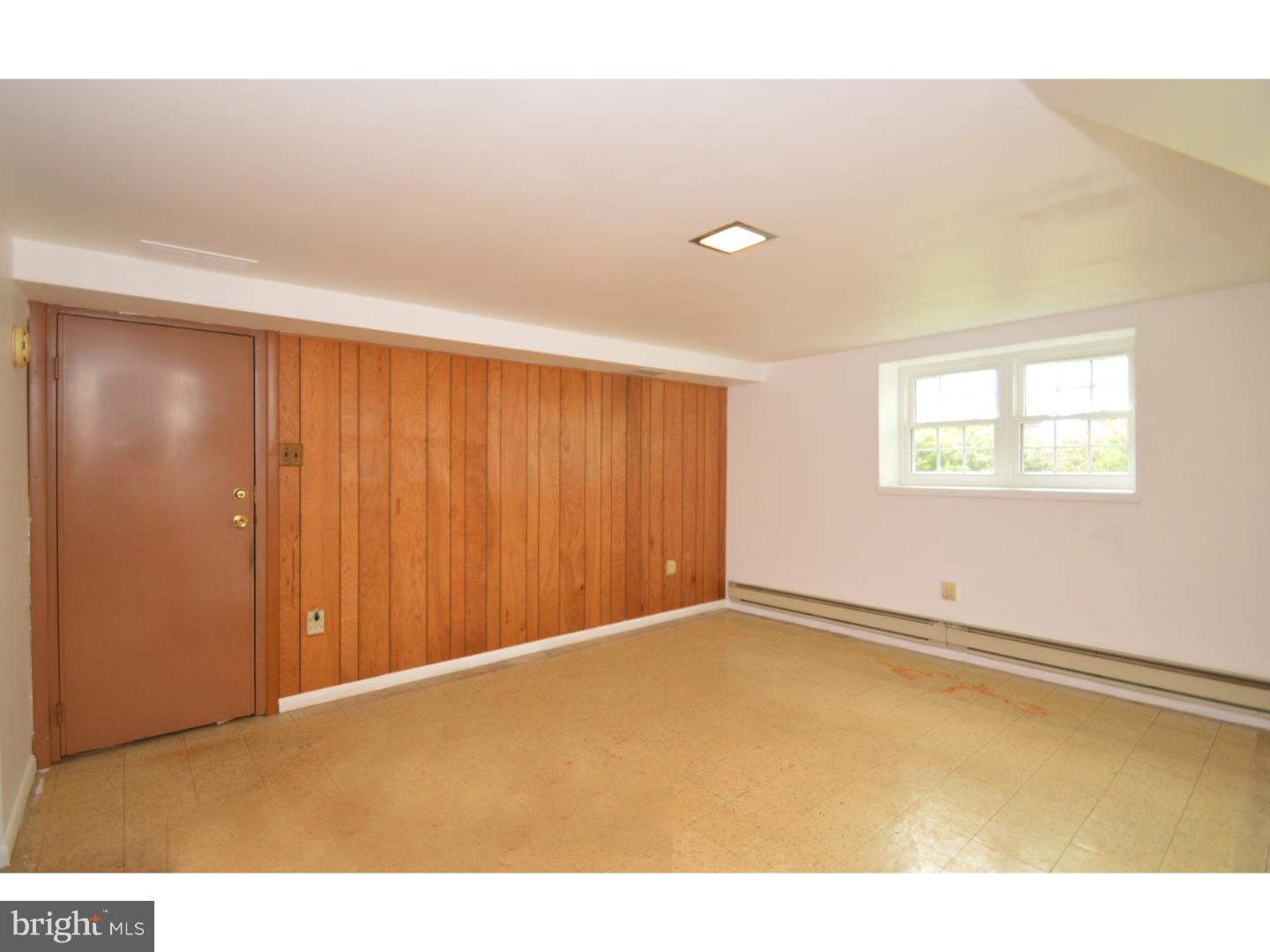 1208 Dahlia Road Warminster, PA 18974 - Photo 10 of 16 Gallery Image 10