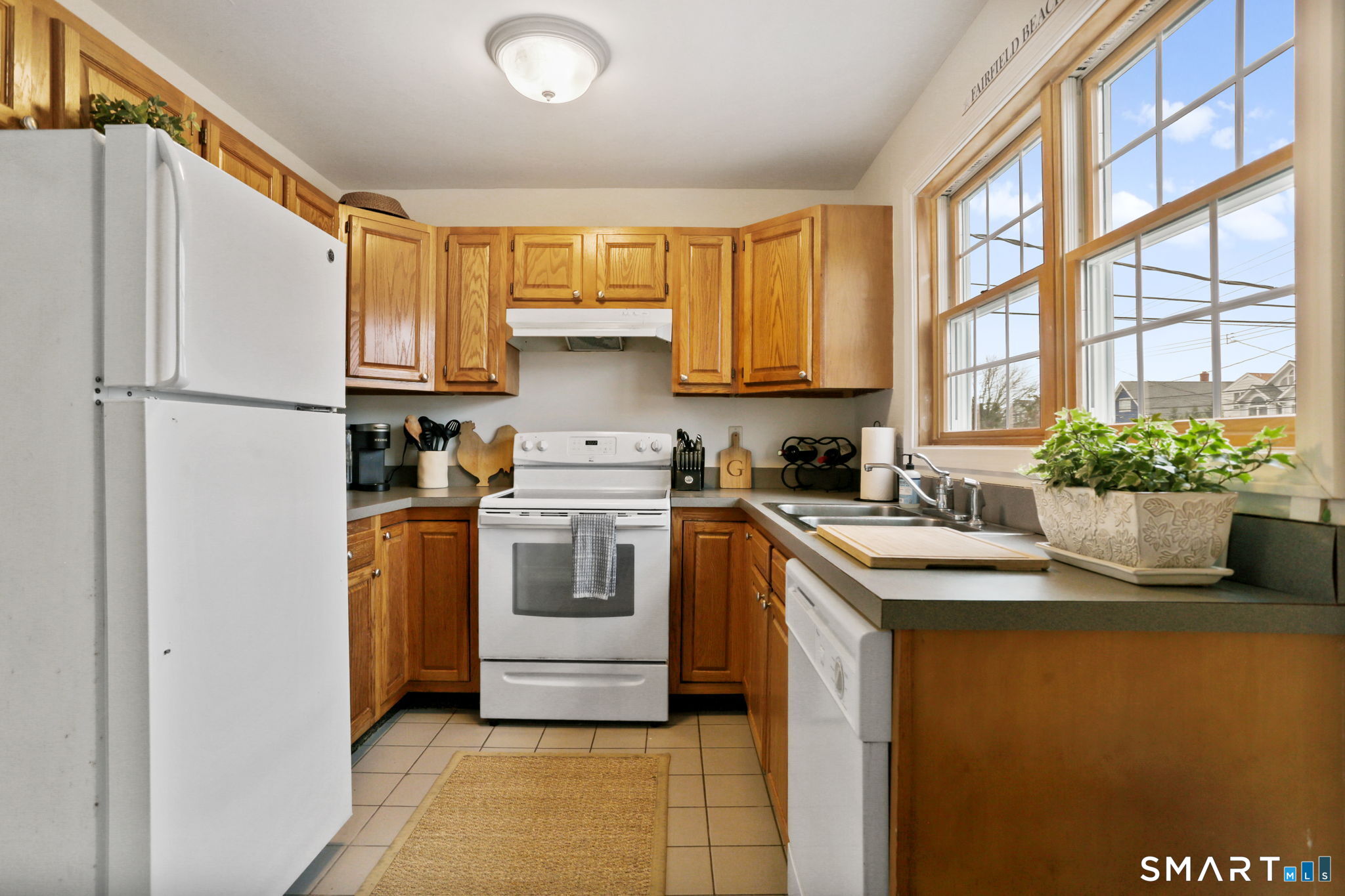 1236 Fairfield Beach Road Fairfield, CT 06824 - Photo 9 of 29 Gallery Image 9