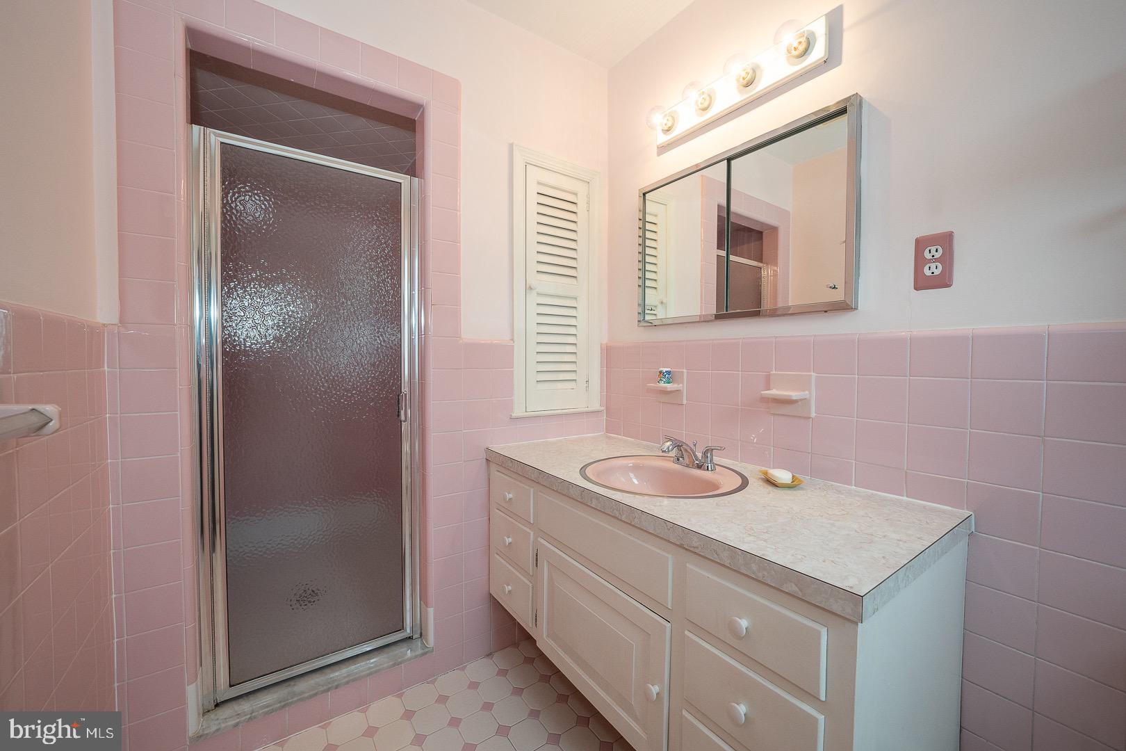 2170 Buttonwood Road Berwyn, PA 19312 - Photo 14 of 23 Primary Bath
