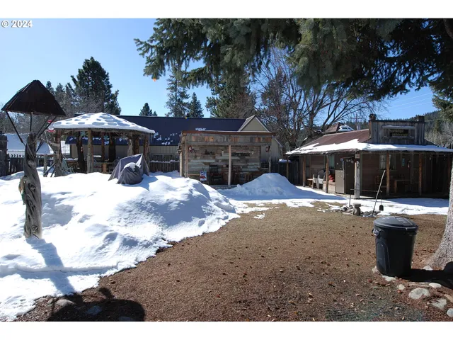 a view of a backyard of the house