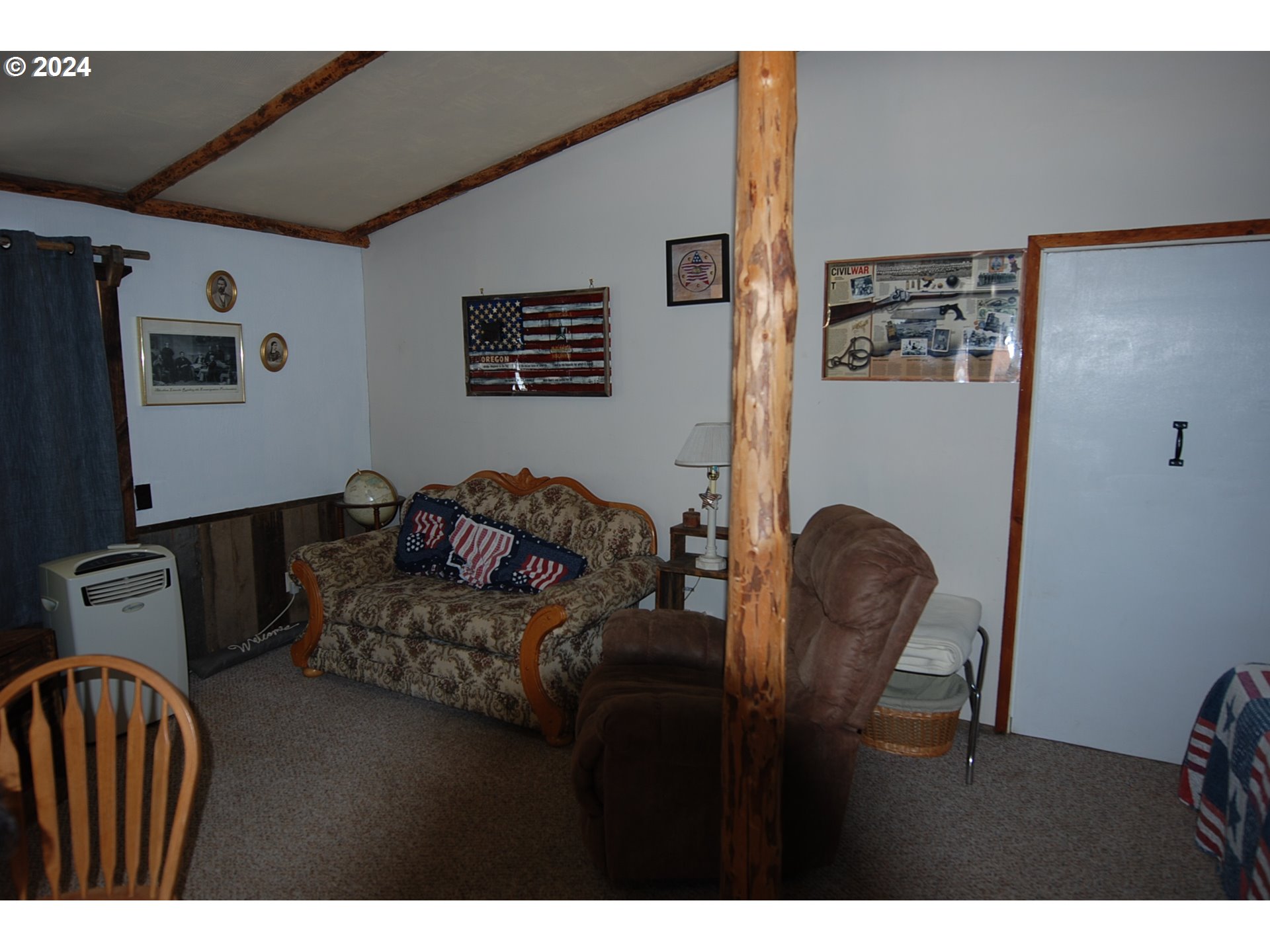 129 Austin Street Sumpter, OR 97877 - Photo 33 of 34 a living room with furniture