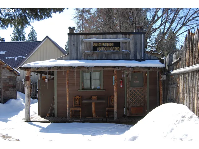 a view of a house with a outdoor space